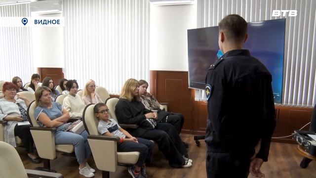 РАБОТАТЬ В ПОЛИЦИИ смотреть онлайн