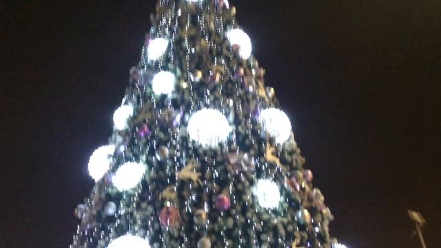 Площадь у ТРЦ 