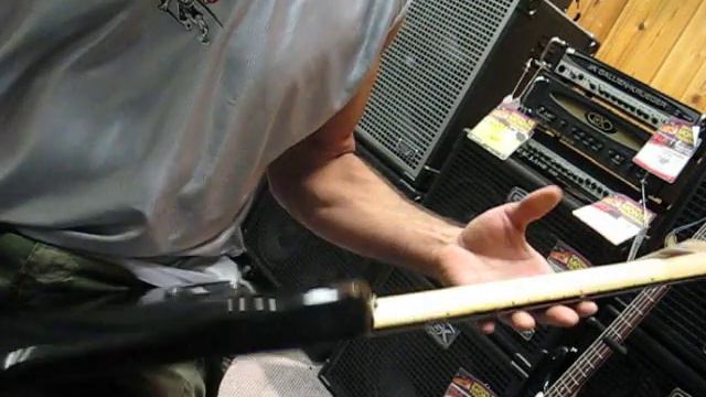 Fender 1977 P Bass смотреть онлайн