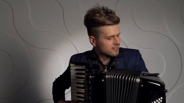 Britney Spears - Toxic (Accordion cover by 2MAKERS) смотреть онлайн