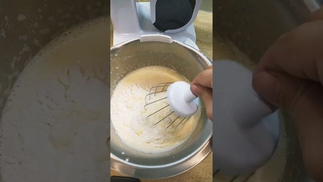 БИСКВИТ для ?? БЕНТО тортиков. ✔️Как выпекать, если нет форм для выпечки? #shorts #бисквит #бенто смотреть онлайн