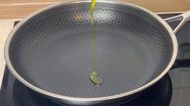 Просто натрите картошку и полейте яйцами - результат потрясающий и вкусный! Простой рецепт!