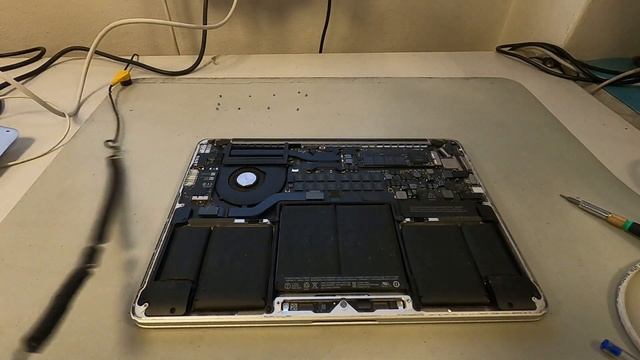 #MacbookPro Mid 2014 What's inside? Can it be upgraded? смотреть онлайн