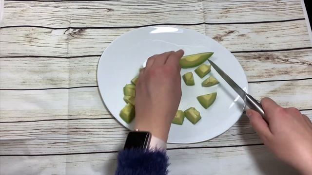 Ешь/ Теплый салат с авокадо и киноа смотреть онлайн