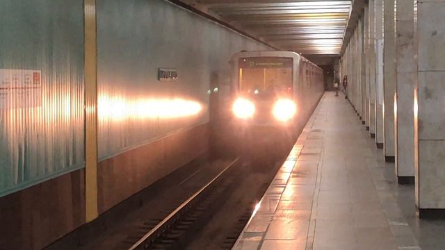 81-740/741.1 Русич На станции Юго-Западная