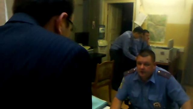 Адвокат Полозов в ОВД Тверское требует встречи с М смотреть онлайн