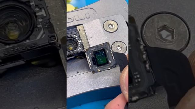 Убираем пыль из объектива iPhone 11 смотреть онлайн