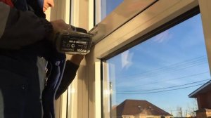 Установка доводчика на входную дверь.