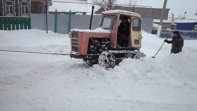 ДТ 75  тянет трактор т-54 л часть  2