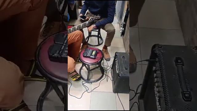 Ibanez 170 Dx Electric Guiter and Zoom G1x4 Prossesor смотреть онлайн