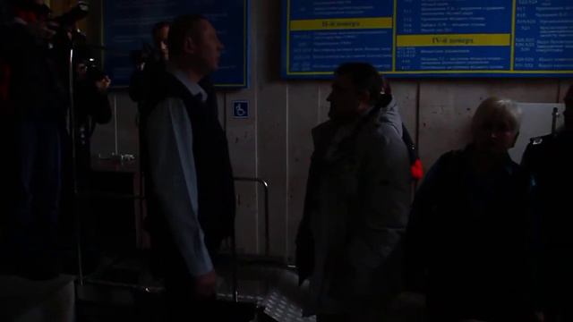 Юрий Жоган и Владимир Сосов пытаются попасть на Сессию горисполкома Кременчуга 27.01.2015 смотреть онлайн