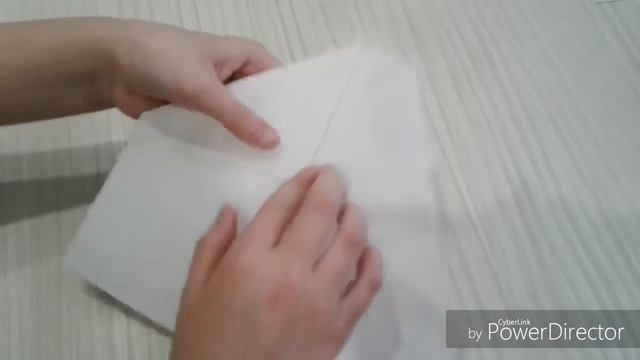 Как сделать бумажный самолетик?