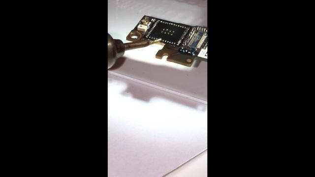 iPhone 4s процесс замены микросхемы wi-fi смотреть онлайн