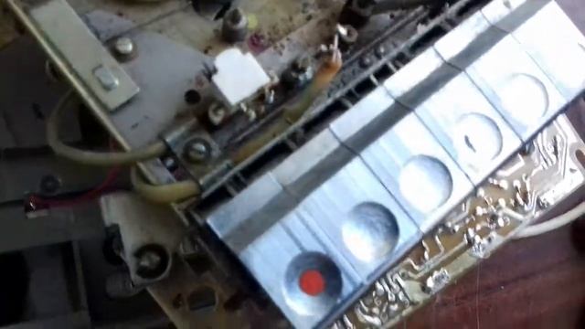 Треск при прикосновении к магнитофону. Решение проблемы. Замена головки. Электроника 302 - 2. смотреть онлайн
