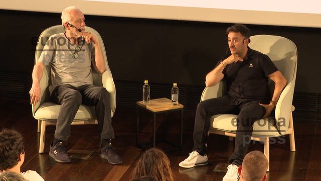Bayona y Trueba mantiene un encuentro con motivo del Día del Cine смотреть онлайн