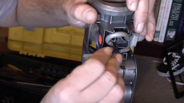HOW TO: Dyson DC07 (all models) Mains Cable Replacement! смотреть онлайн