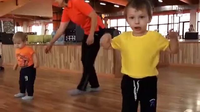 "Фитнес для малышей" - день открытых дверей в фитнес-клубе смотреть онлайн