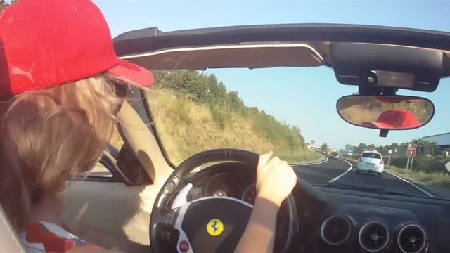 Beautiful russian girl drive Ferrari in Maranello смотреть онлайн