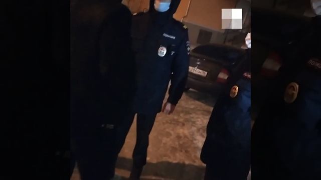 Краснотурьинск: полиция задержала покупателя с маской на подбородке смотреть онлайн