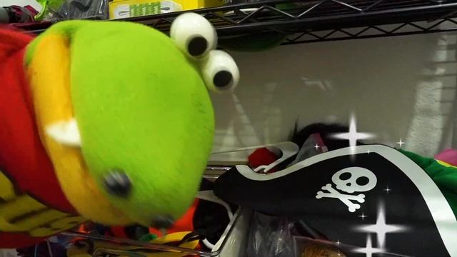 Pirate Adventure Challenge! How to Be A Ryan's World Pirate! смотреть онлайн