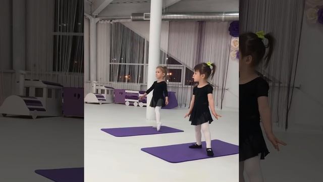 Маленькая начинающая балерина LilBallerine смотреть онлайн