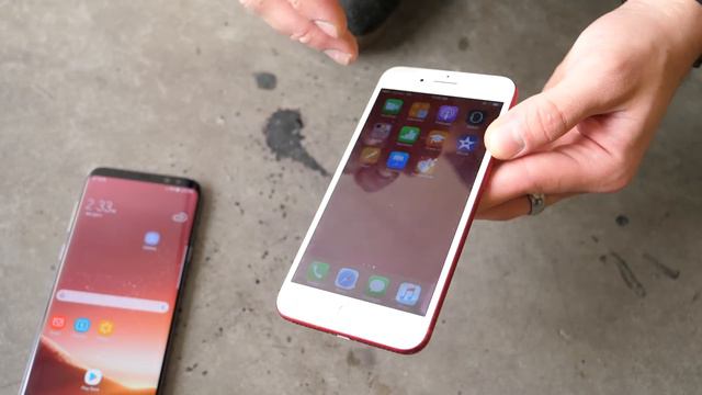 Samsung Galaxy S8 Plus vs iPhone 7 Plus Drop Test! смотреть онлайн