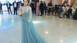 красавица цыганочка красиво танцует ? ??