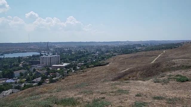 Гора Митридат. Вид на Керчь. Раскопки древнего города Пантикапея. смотреть онлайн