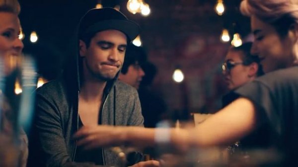 Panic! At The Disco- Victorious [OFFICIAL VIDEO]