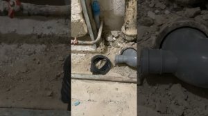 Проблема с соседями при замене труб отопления и водопровода, старики не пускают в свою квартиру!