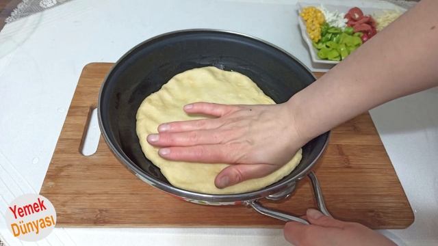 Tavada ya da tencerede şipşak pizza tarifi ? Fırın Kullanmadan Mayasız Tavada Pizza Yemek Dünyası смотреть онлайн