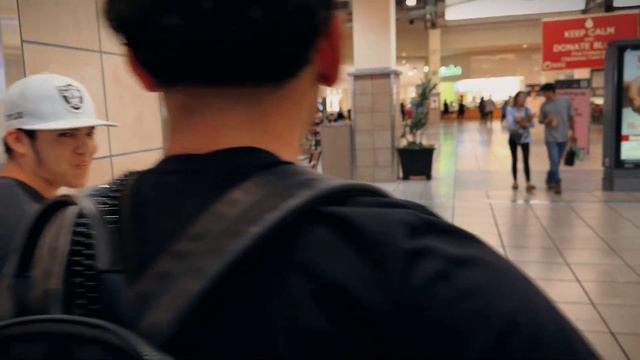 Couples React to me playing guitar in Public! смотреть онлайн