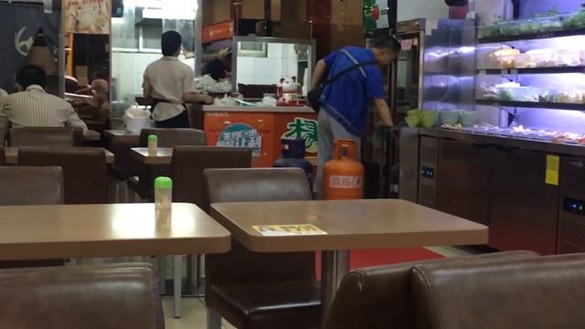 Китайская еда: Лапша с супом. Идем в бассейн. смотреть онлайн