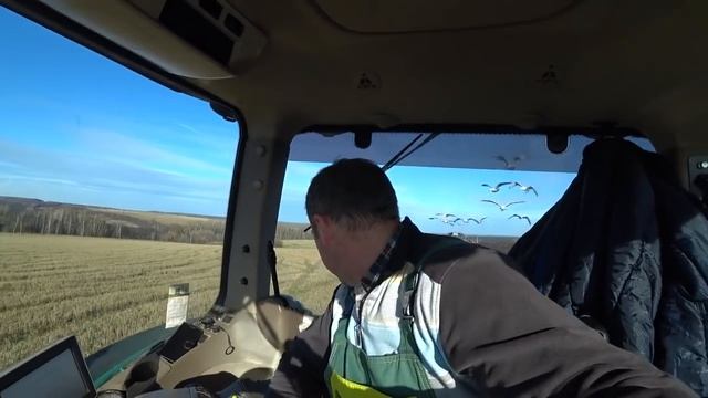 Пашем зябь Я на своем тракторе Джон Дир 8370 р с плугом Атлант смотреть онлайн