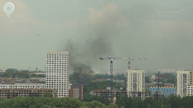 На улице Большевистской в Новосибирске горели несколько автомобилей смотреть онлайн