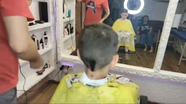 Стригу волосы в прямом эфире // Kids Haircuts // Этапы стрижки детей смотреть онлайн
