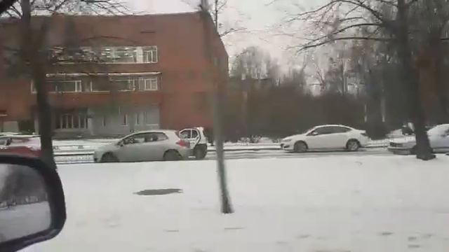 Скутер бензиновый с кабиной TRISCOOTER PETROLKATI - ЗИМА смотреть онлайн