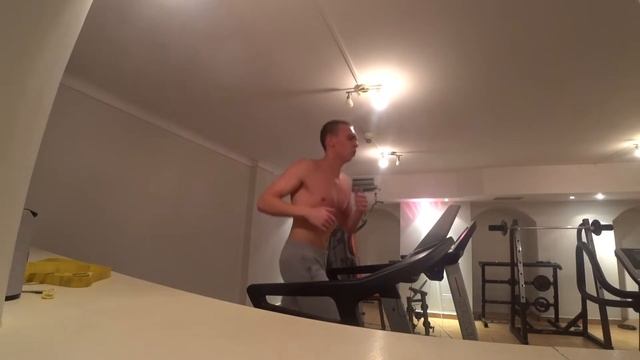 ТРЕНИРОВКА В ЗАЛЕ ОБЩЕЖИТИЯ. ВАРШАВА, ПОЛЬША | GALYORKAPODJEM смотреть онлайн