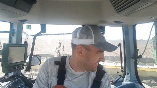 Папка сеет рапс на новом тракторе смотреть онлайн