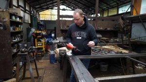 нужно ли наносить герметик на стыки профтруб, на откатных воротах?