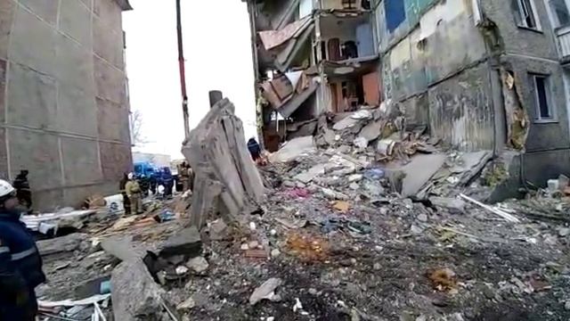 Создана комиссия по расследованию причин обрушения жилого дома в Шахтинске смотреть онлайн