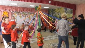 Музыкальная игра с родителями «Карусель». Ведущая - Юданова Ангелина. Мы танцуем, мы играем.