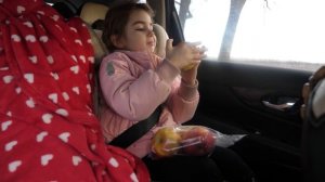 VLOG Уезжаем. Надя плачет. Страшно ехать под сирены. Негде ночевать. Украина. 28  февраля