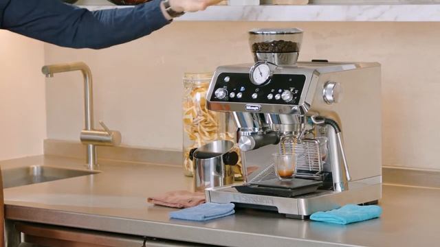 De'Longhi Atelier Barista - La Specialista Prestigio: préparation d’un espresso parfait смотреть онлайн