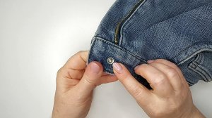 Сломанную пуговицу на джинсах меняю буквально за пару минут. Покажу, как надёжно пришить новую
