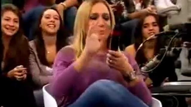 Dumb Microphone Fail.flv смотреть онлайн