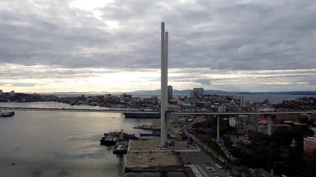 Набережная Цесаревича - превью. Мост Золотой, Владивосток. Летаем на дроне DJI Mavic Mini смотреть онлайн