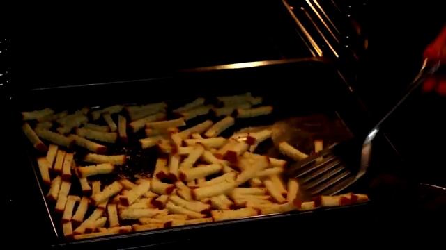 Сухарики в домашних условиях, Сухарики в духовке (гренки) -- Голодный Мужчина, Выпуск 15 смотреть онлайн