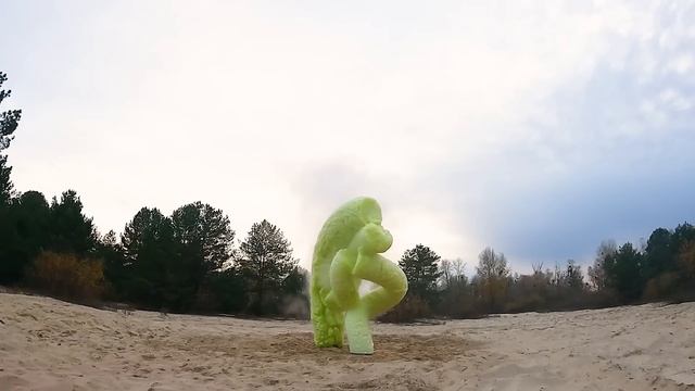 EXPERIMENT: Mega Eruption From Pool&Barrel With reaction Coca-Cola, Fanta, Sprite, Mirinda vs Mento смотреть онлайн
