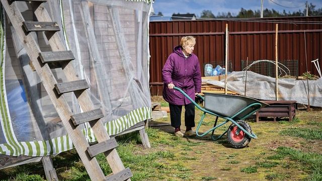 Эксперт рассказала, сколько раз в год нужно копать огород смотреть онлайн